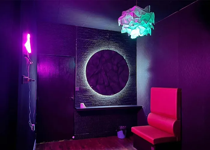 Doctor Alien Don Mueang Hostel Bangkok