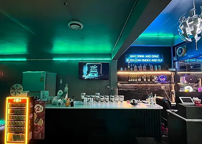 Hostel Doctor Alien Don Mueang *