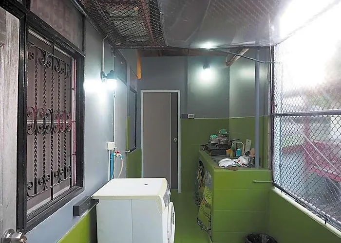 Doctor Alien Don Mueang Hostel Bangkok